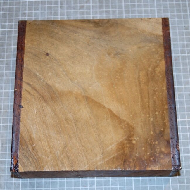 Nussbaum europ., ca. 205 x 205 x 65mm, 1,6kg