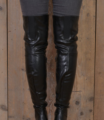 Schwarze Oberschenkelstiefel mit ultra hohen Absätzen und Plateau
