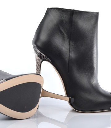 Sanctum Shoes Hoge Italiaanse enkellaarzen VESTA met python naaldhakken in echt leer