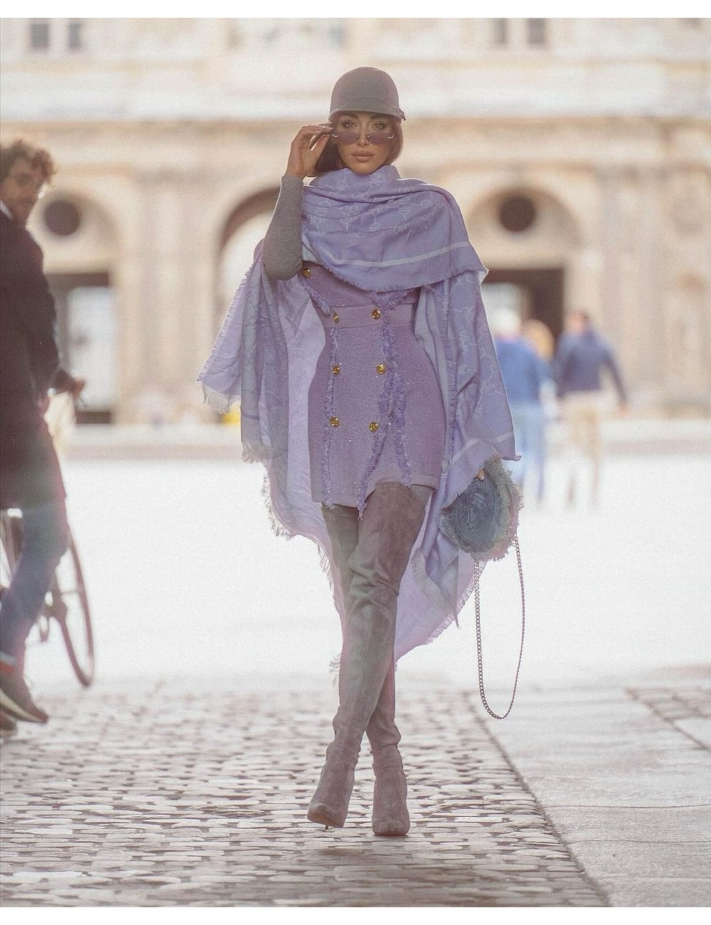 Instagram Elisa - Grey velour thigh boots