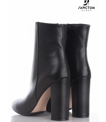 Sanctum Italian ankle boots with block heels made of genuine calf leather