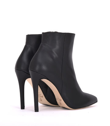 Sanctum Shoes Hoge Italiaanse enkellaarzen VESTA-10 met naaldhakken in echt leer