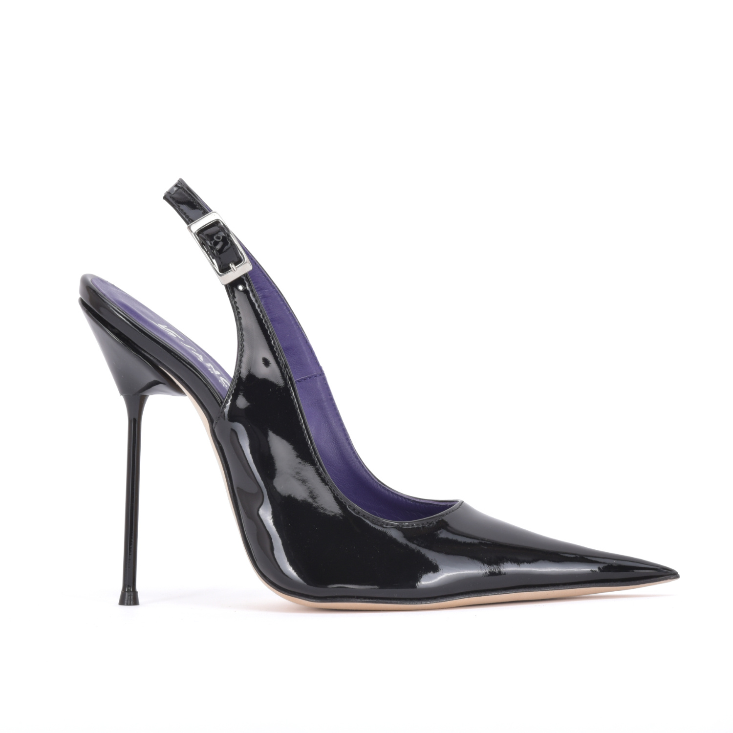 Pointed toe pumps in black patent leather