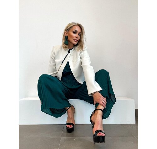 Giaro Gabriela trägt High Heels mit Leopardenmuster