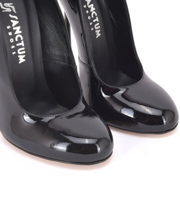 Sanctum Sanctum Shoes VALENTINA ZWART GLANZENDE PUMPS MET RONDE NEUS