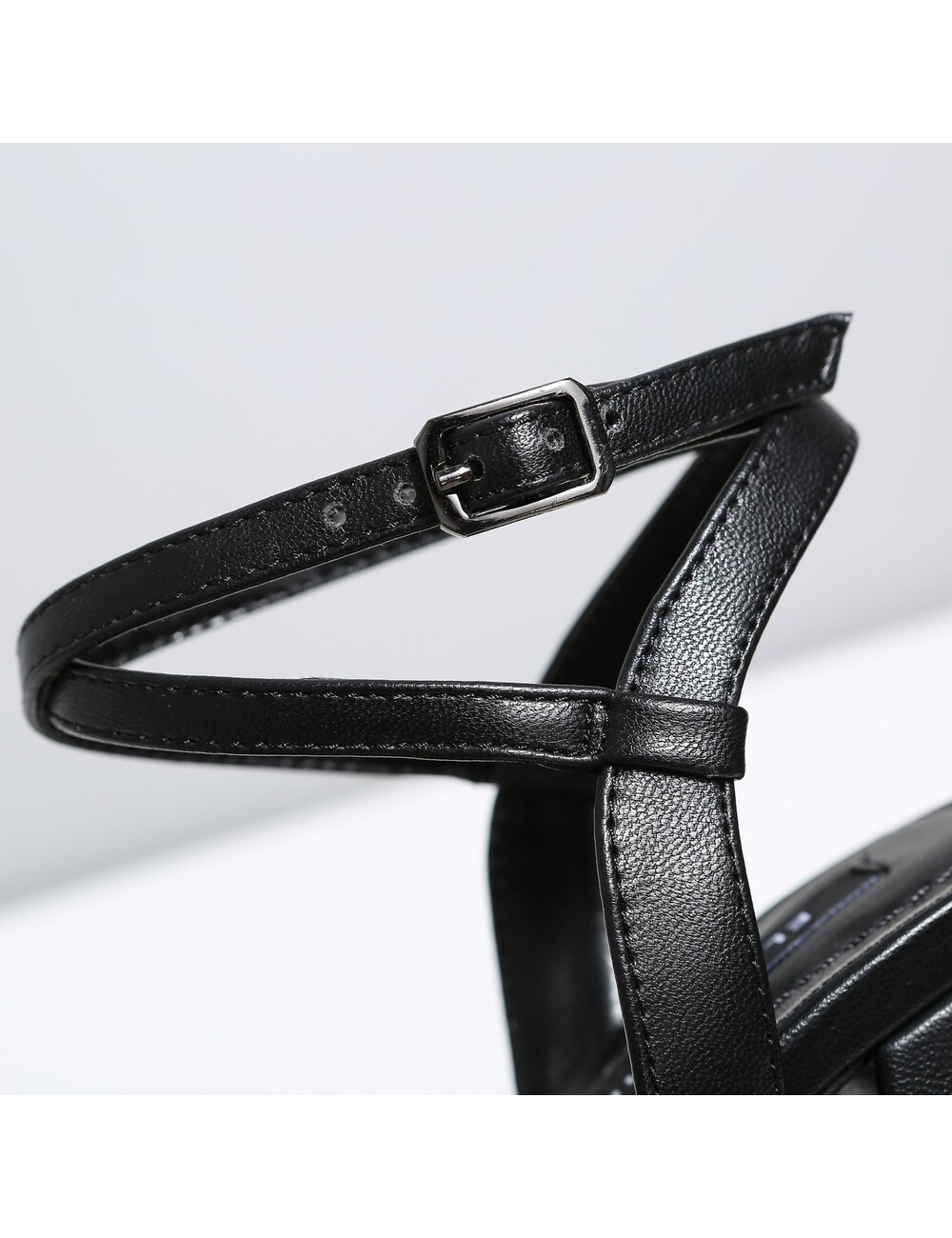 Ellie Tailor by Giaro Zwarte matte dikke hakken "Dolly" van Ellie Tailor