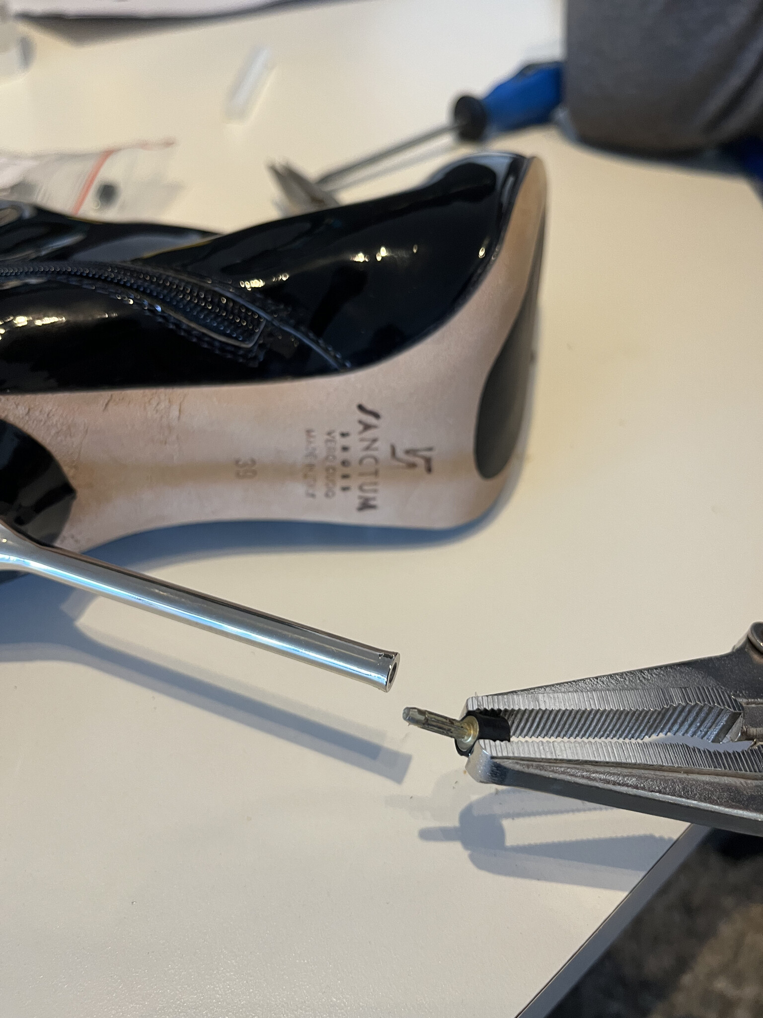 Heel tips in plier