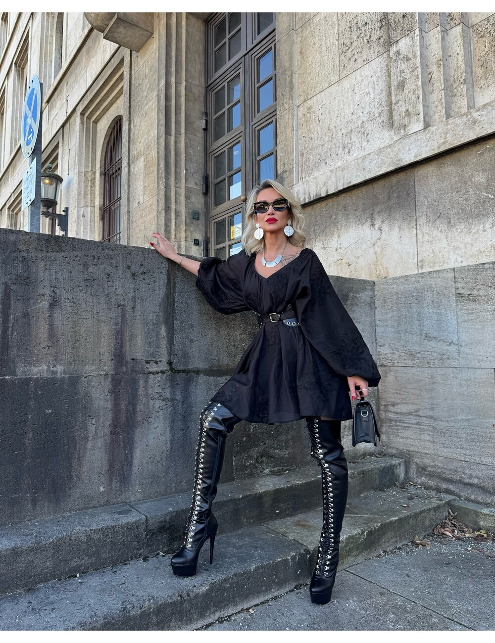 Sanctum Vegan  Sanctum Shoes  NIGELLA SCHWARZ MATT OBERSCHENKELSTIEFEL MIT SCHNÜRUNG