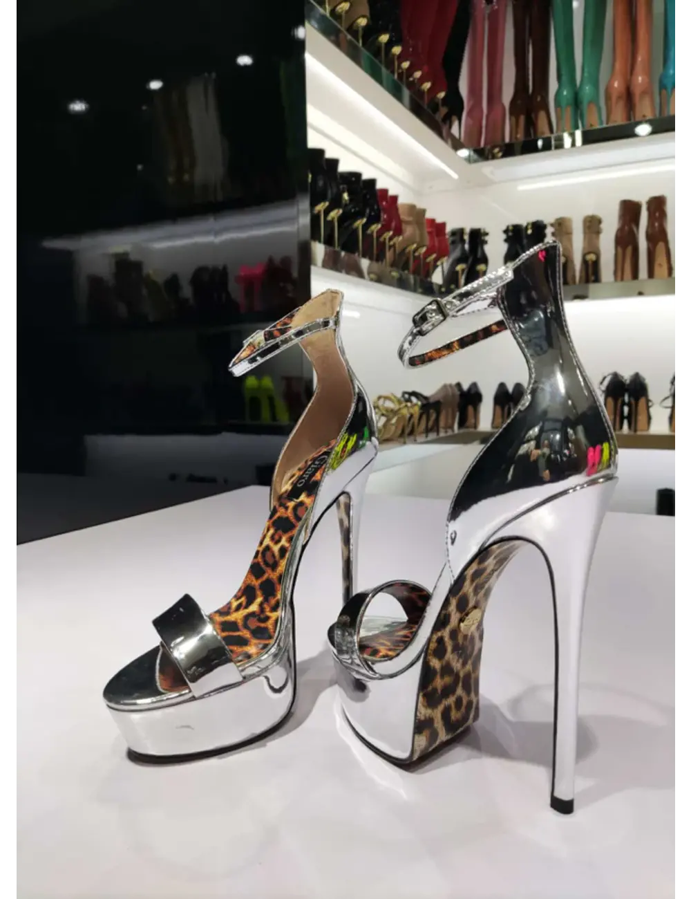 Giaro Giaro KIMMIE LIQUID SILVER PLATFORM PUMPS