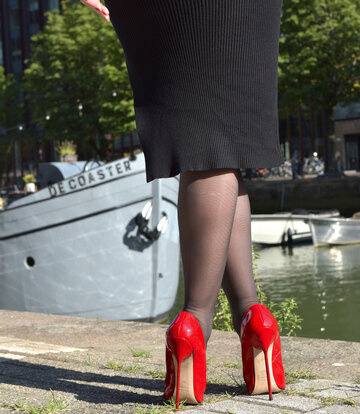 Sanctum Shoes Hannah in the ultra high Claudine pumps