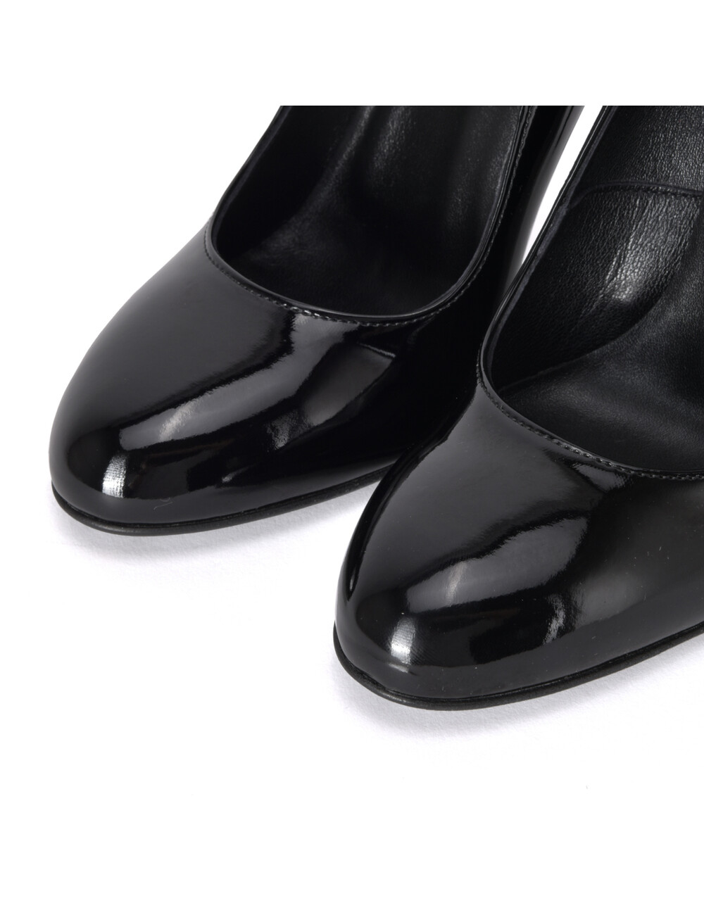Sanctum Shoes Sanctum Shoes VALERIE SCHWARZE GLÄNZENDE PATENTLEDER-PUMPS MIT RUNDER NENSE