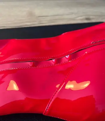 Giaro Giaro TRINKET ROOD LAK (FABRIEKSFOUT: LIJM ZICHTBAAR DOOR HET RODE MATERIAAL)