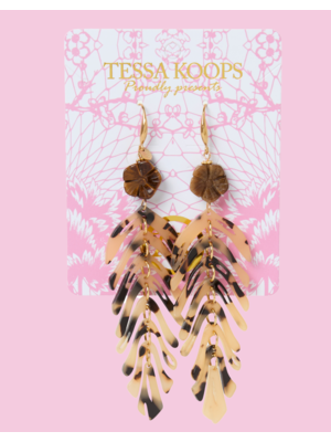 TESSA KOOPS FEATHER TIGER EYE OORBELLEN