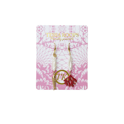 TESSA KOOPS WILD PEARL CORAL OORBELLEN