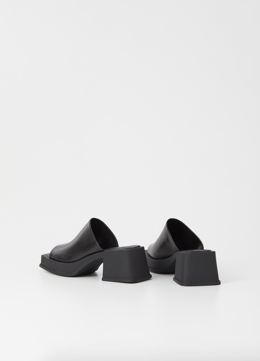 Hennie Black Leather Sandal Women-1