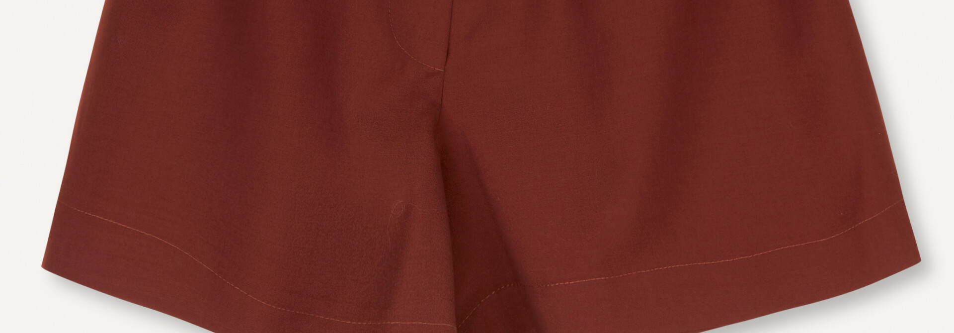 Echte shorts kastanjebruine vrouwen