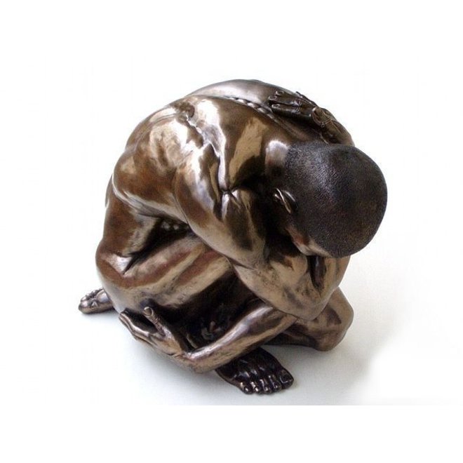 Figuur 'Man Squatting' XL, polyresin, bronze H45cm