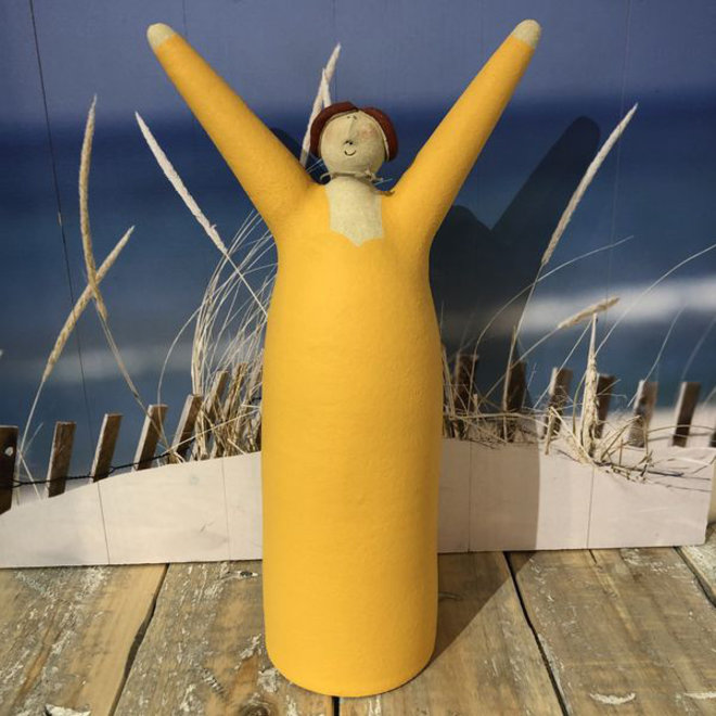 Vrolijke Vrouw, Freudenmädchen, Keramiek geel H27c