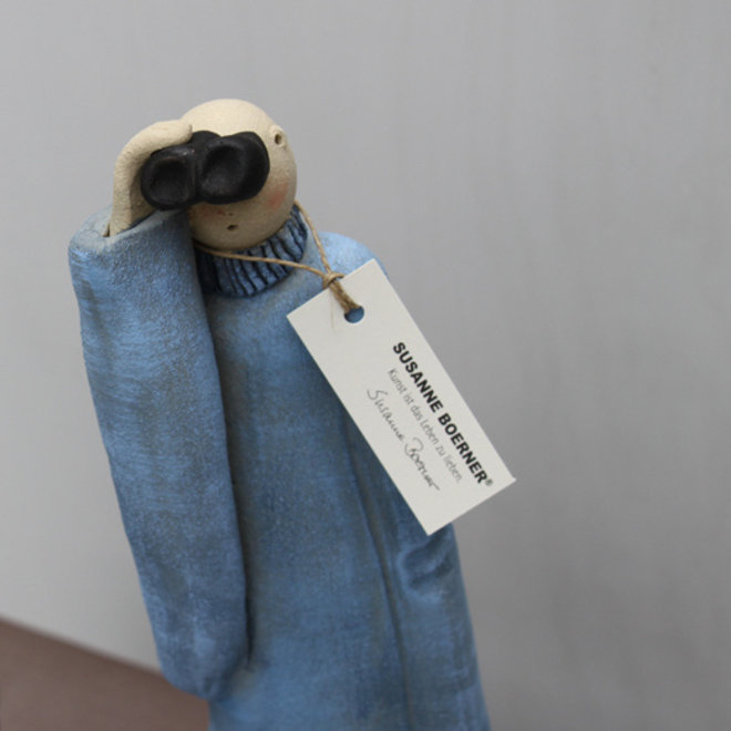 Stoere Man in coltrui met Verrekijker Keramiek H42 cm