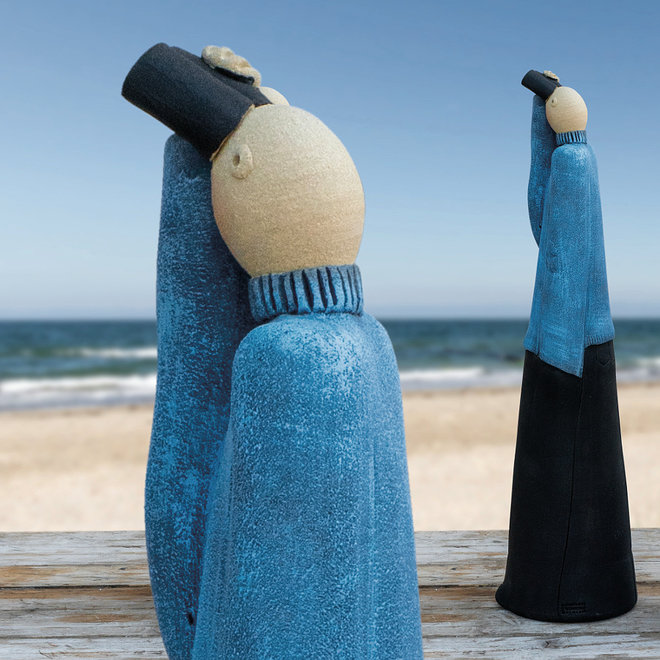 Stoere Man in coltrui met Verrekijker Keramiek H42 cm