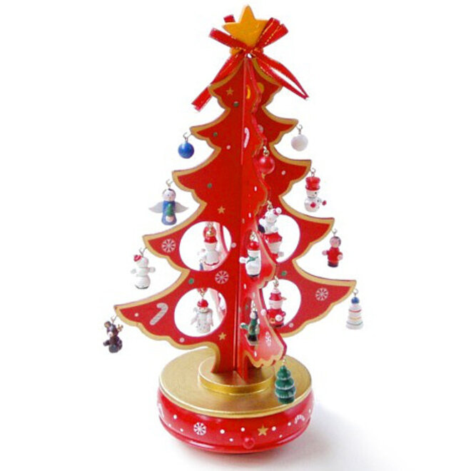 Houten Kerstboom met hangertjes, 5 laags rood