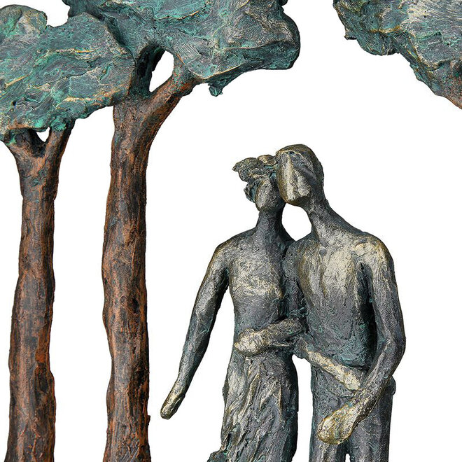 Figuur 'Under Trees'