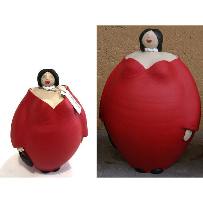 De Directeursvrouw, rood, Keramiek H25cm