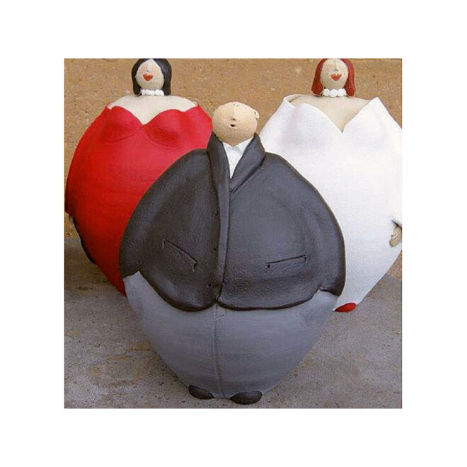 De Directeursvrouw, rood, Keramiek H25cm
