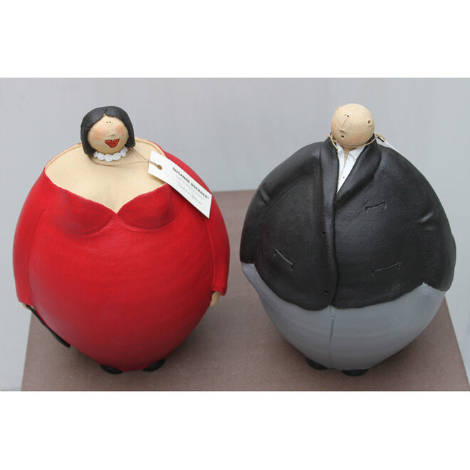 De Directeursvrouw, rood, Keramiek H25cm