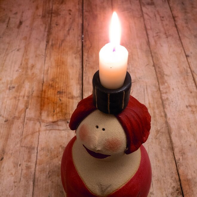 Kandelaar Vrouw in Rood H21cm