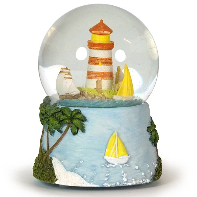 Sneeuwbol Vuurtoren op Tropisch Eiland met Zeilschepen