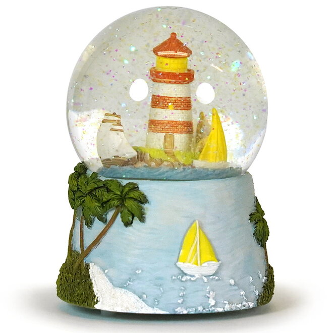 Sneeuwbol Vuurtoren op Tropisch Eiland met Zeilschepen