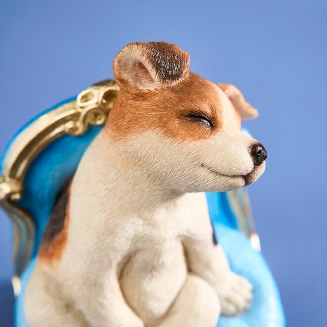 Kunststof Beeld, Slapende Hond Op Stoel H20cm