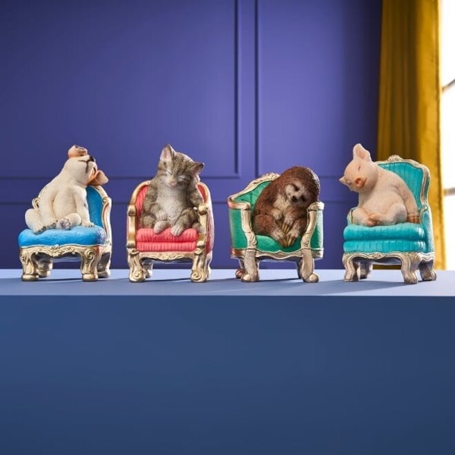 Kunststof Beeld, Slapende Poes Op Stoel H20cm