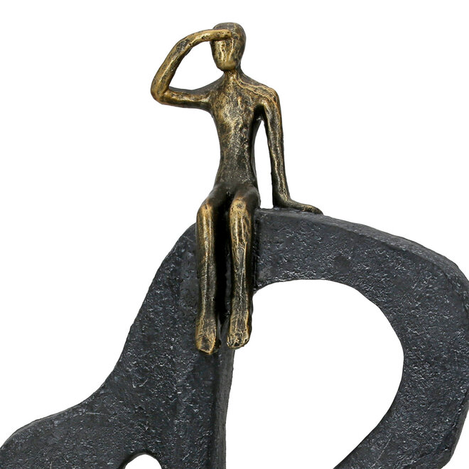 Figuur 'A glance into the Distance', polyresin, antique bronze finish, H47cm