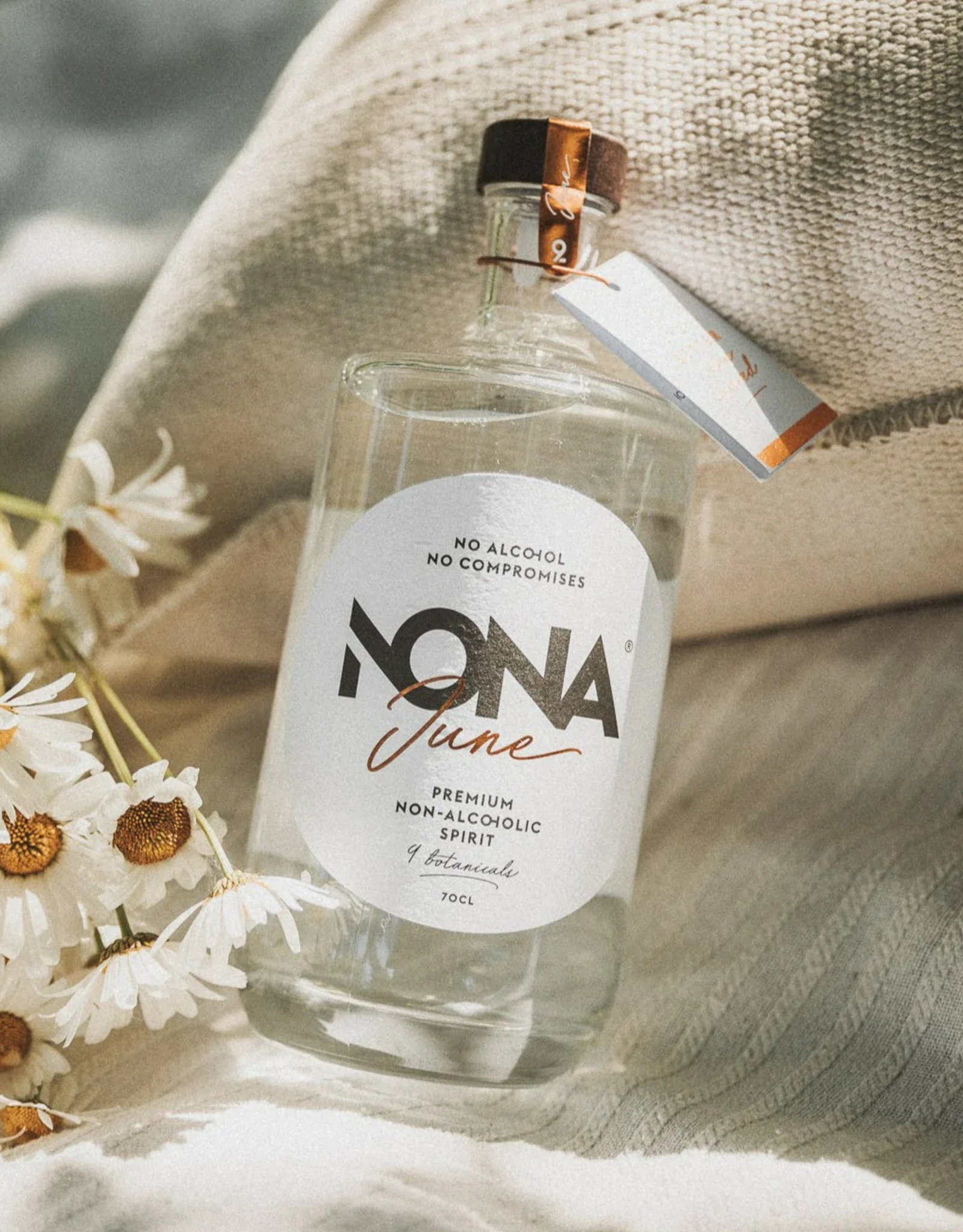Nona Drinks NONA June 70cl alcoholvrij-herbs/citrus/basil