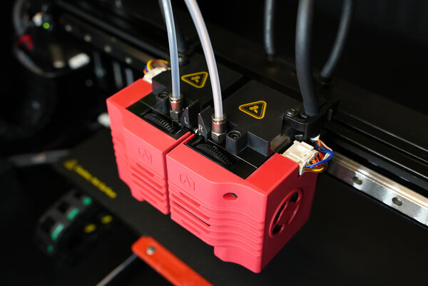 Raise3D De nieuwe Raise3D E2CF IDEX carbon fibre 3D printer