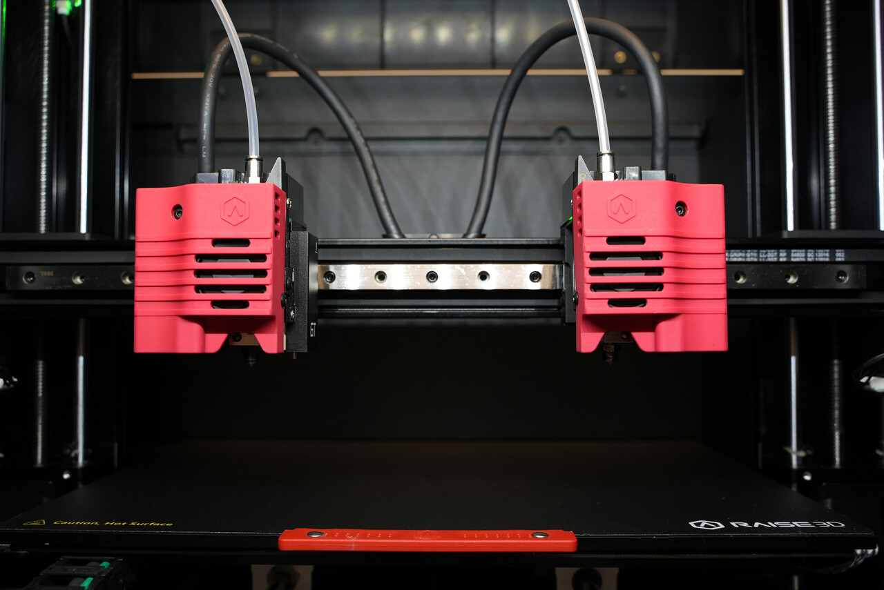 Raise3D De nieuwe Raise3D E2CF IDEX carbon fibre 3D printer