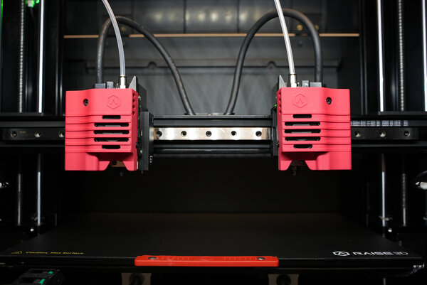 Raise3D De nieuwe Raise3D E2CF IDEX carbon fibre 3D printer
