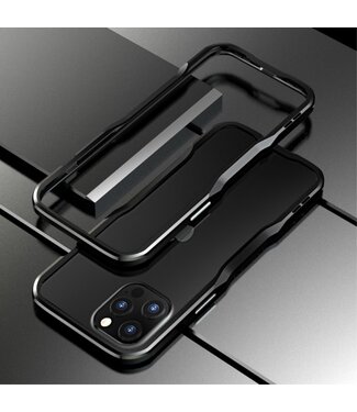 ≈ Zwart Metaal Hardcase Hoesje iPhone 12 (Pro)