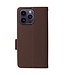 SoFetch Bruin Litchee Bookcase Hoesje met Handriem voor de iPhone 15 Plus