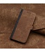 SoFetch Bruin / Zwart Bookcase Hoesje met Handriem voor de iPhone 15 Plus