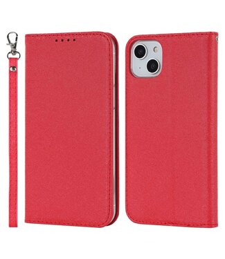 SoFetch Rood Zijde Textuur Flipcover Hoesje iPhone 15 Plus