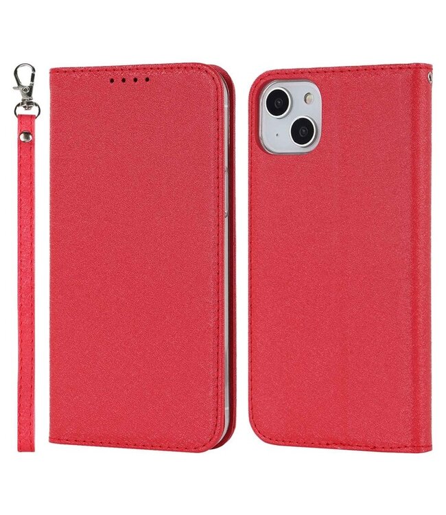 SoFetch Rood Zijde Textuur Flipcover Hoesje voor de iPhone 15 Plus