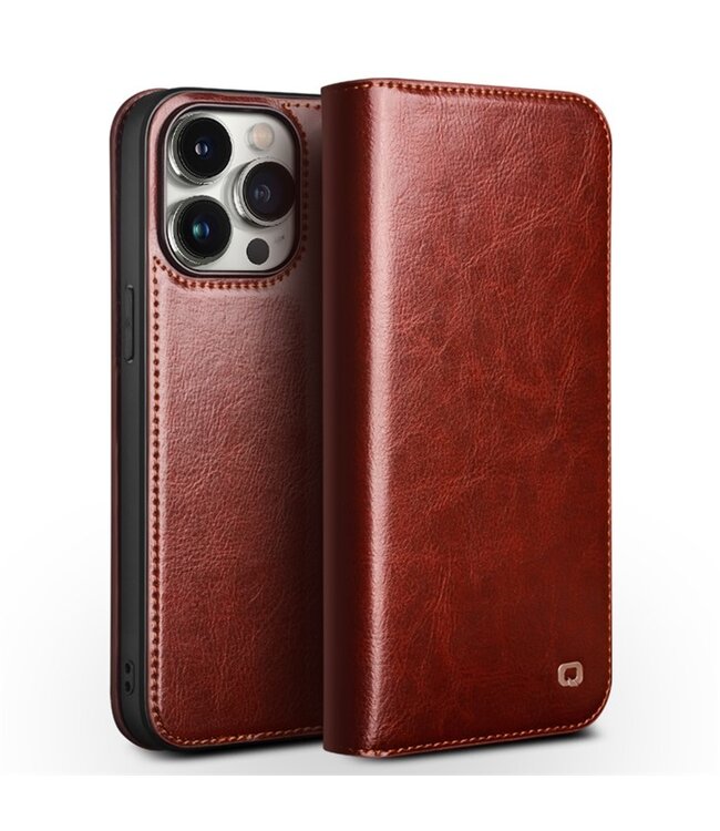 Qialino Bruin Wallet Bookcase Hoesje voor de iPhone 15 Pro