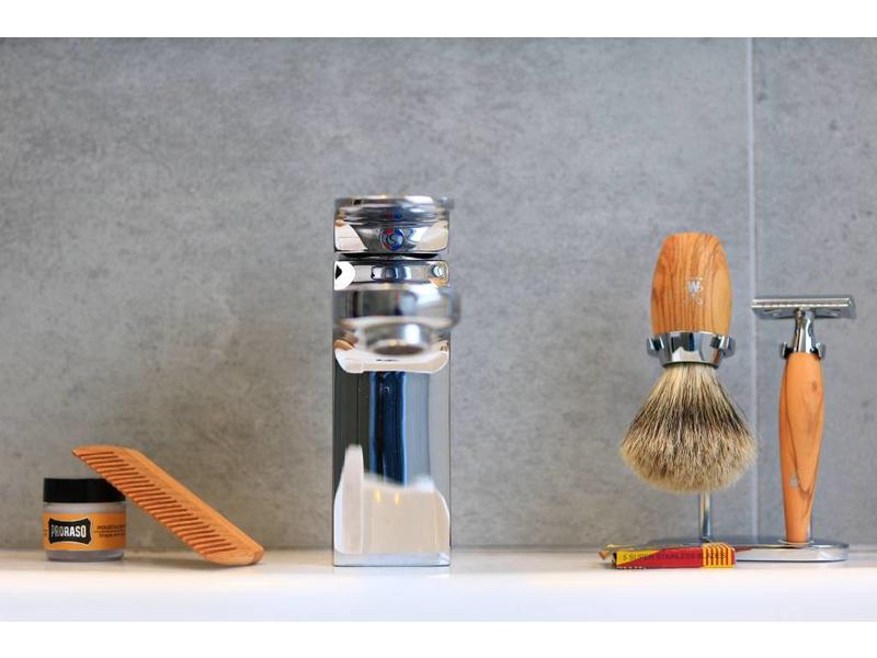 Muhle Kosmo scheerset in olijfhout - safety razor - kwast silvertip dassenhaar