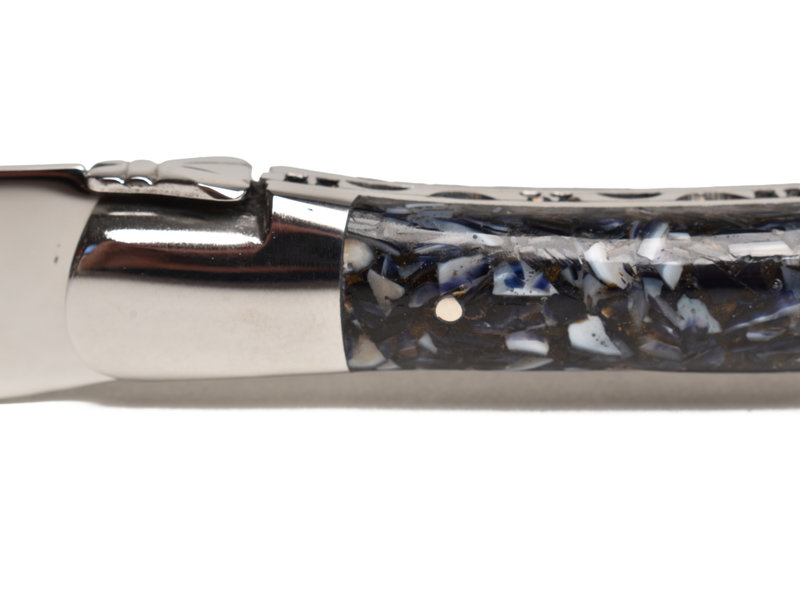 Laguiole en Aubrac oestermes met heft in mosselschelpen