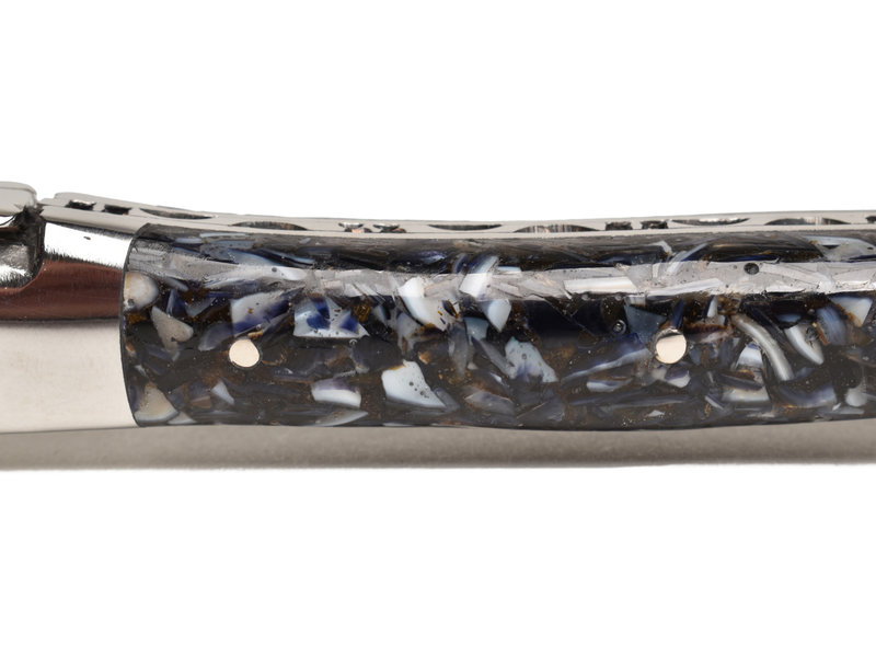 Laguiole en Aubrac oestermes met heft in mosselschelpen