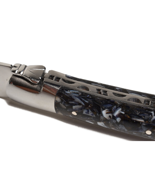 Laguiole en Aubrac oestermes met heft in mosselschelpen