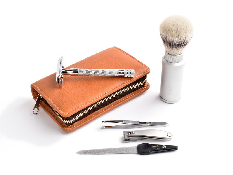 De Messenwinkel reisscheerset in etui buffelleder cognac - safety razor - silvertip fibre